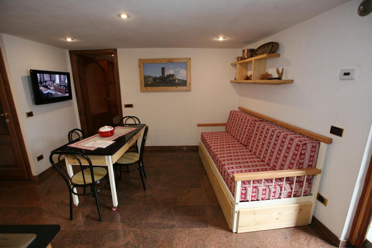 Suite Del Villaggio Sarre Extérieur photo