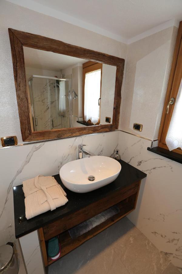 Suite Del Villaggio Sarre Extérieur photo