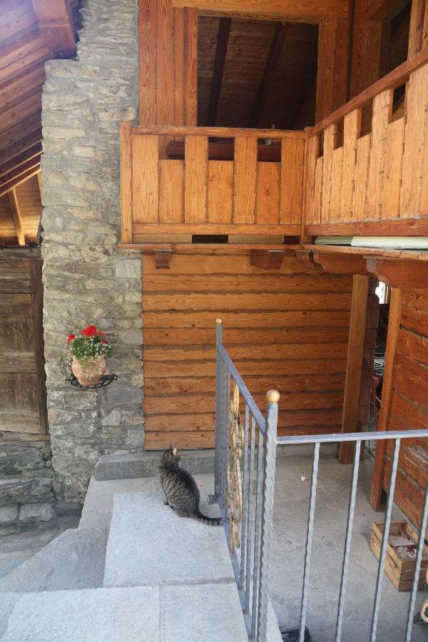 Suite Del Villaggio Sarre Extérieur photo