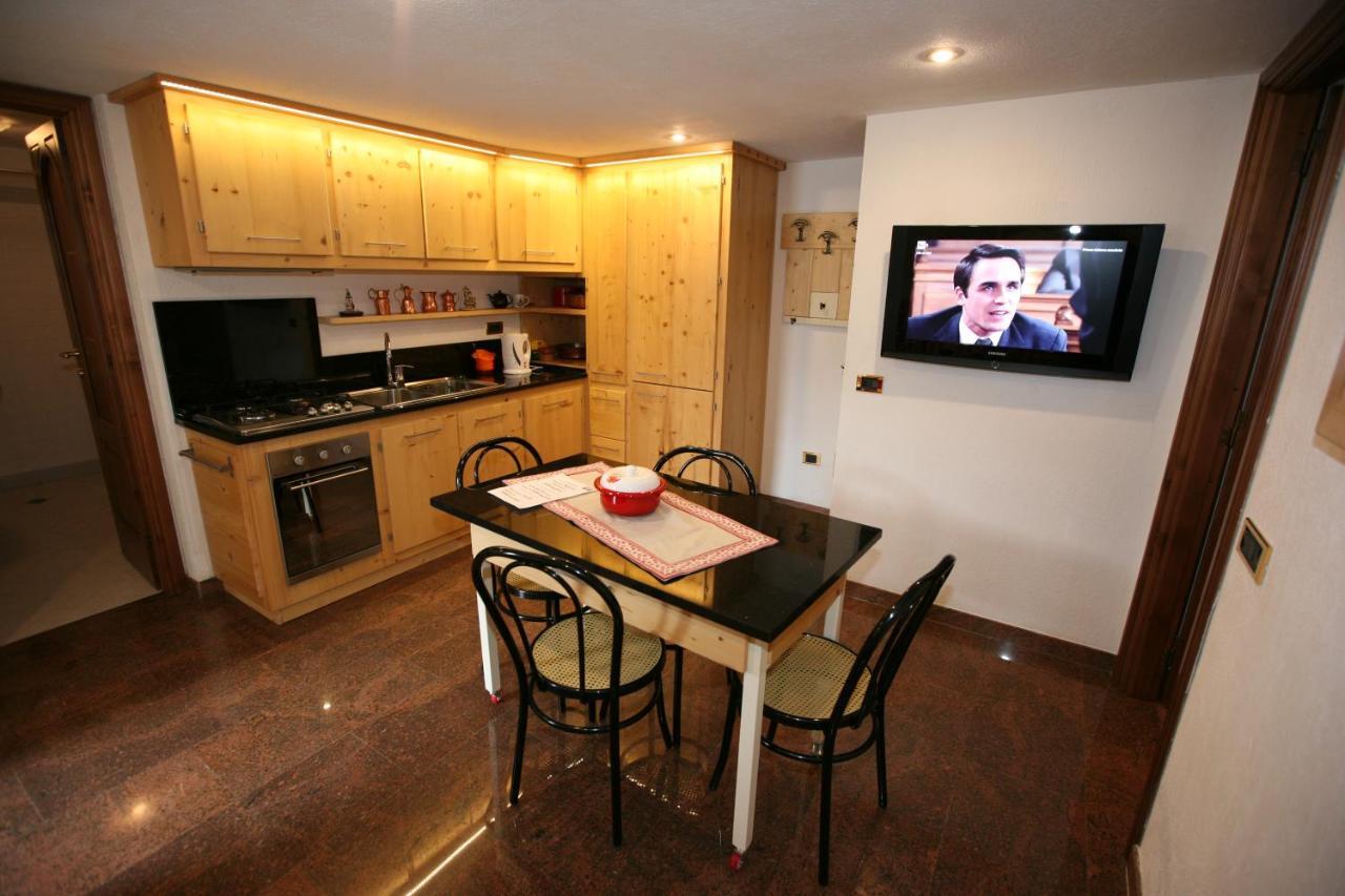 Suite Del Villaggio Sarre Extérieur photo