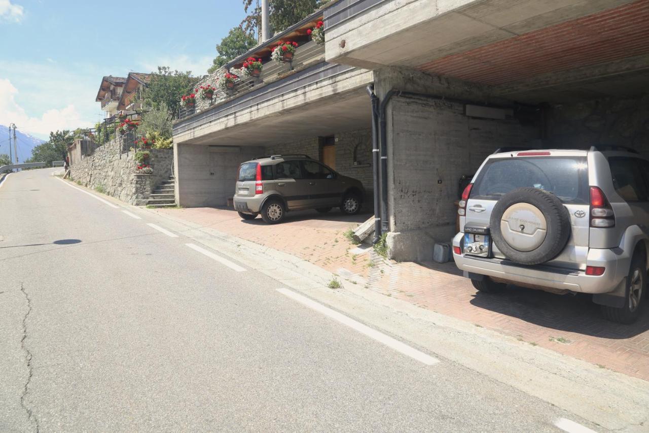 Suite Del Villaggio Sarre Extérieur photo