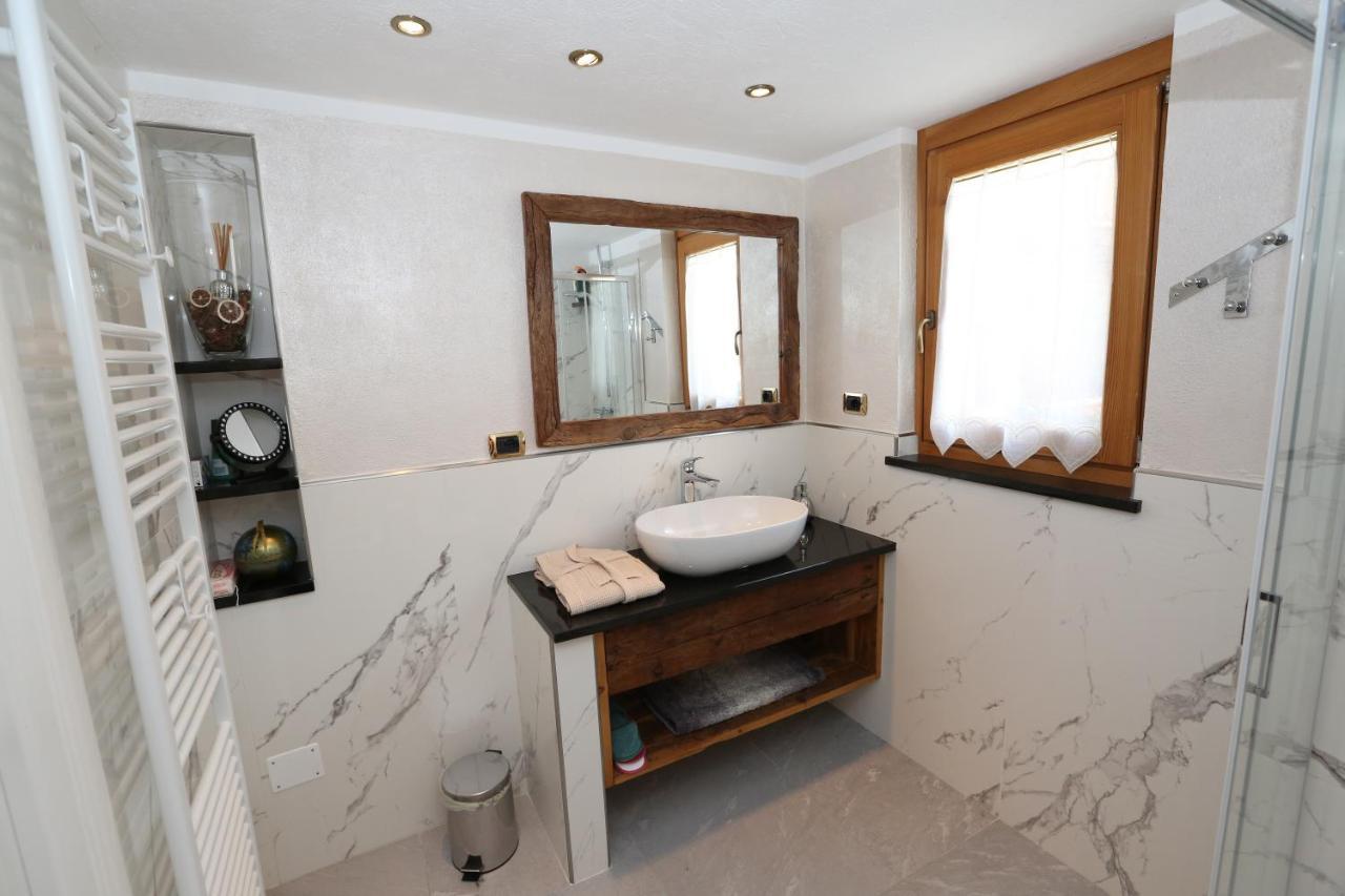 Suite Del Villaggio Sarre Extérieur photo