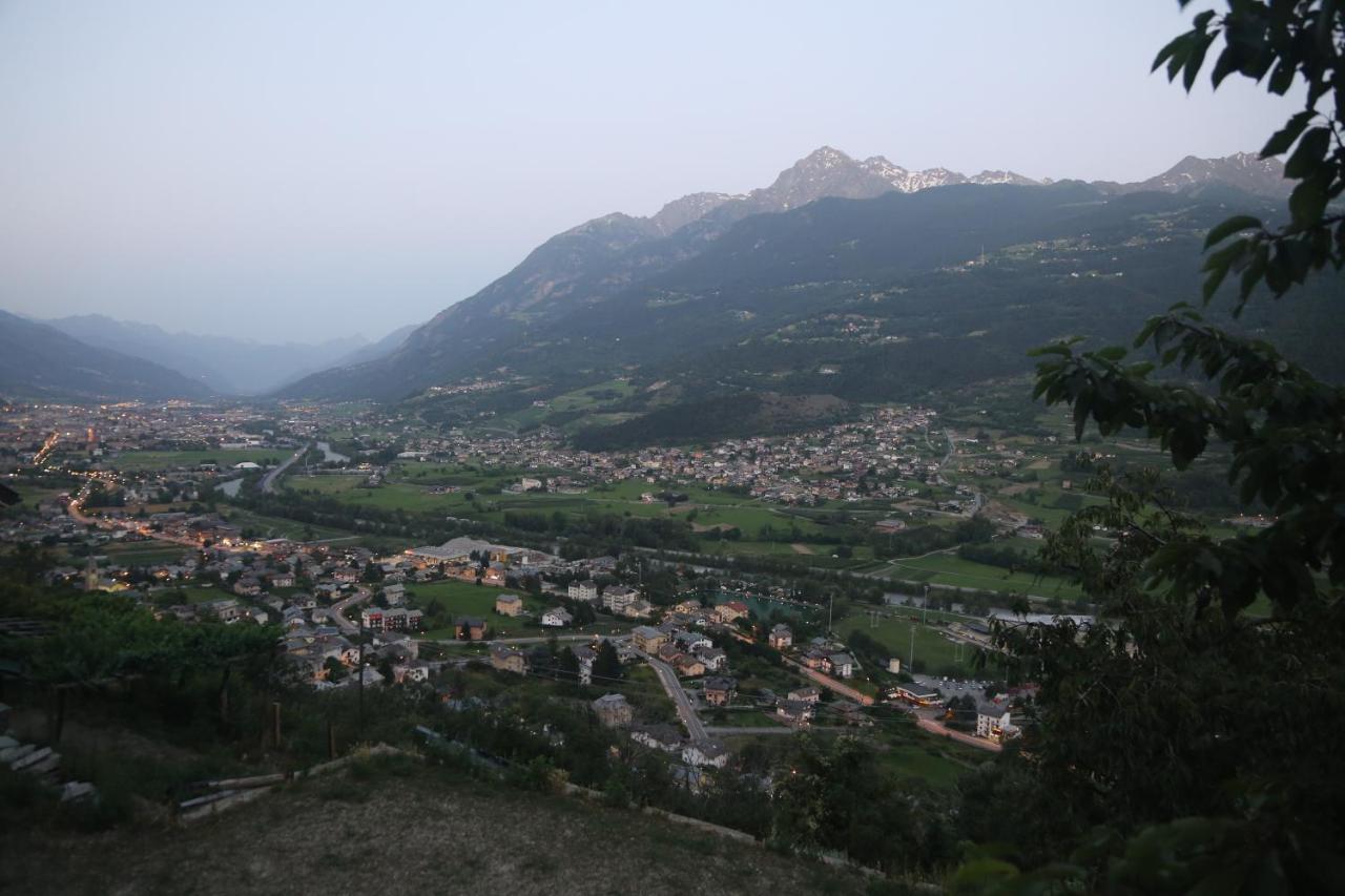 Suite Del Villaggio Sarre Extérieur photo