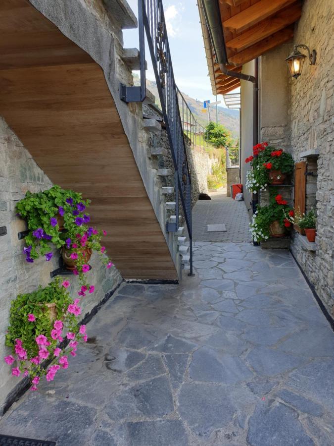 Suite Del Villaggio Sarre Extérieur photo
