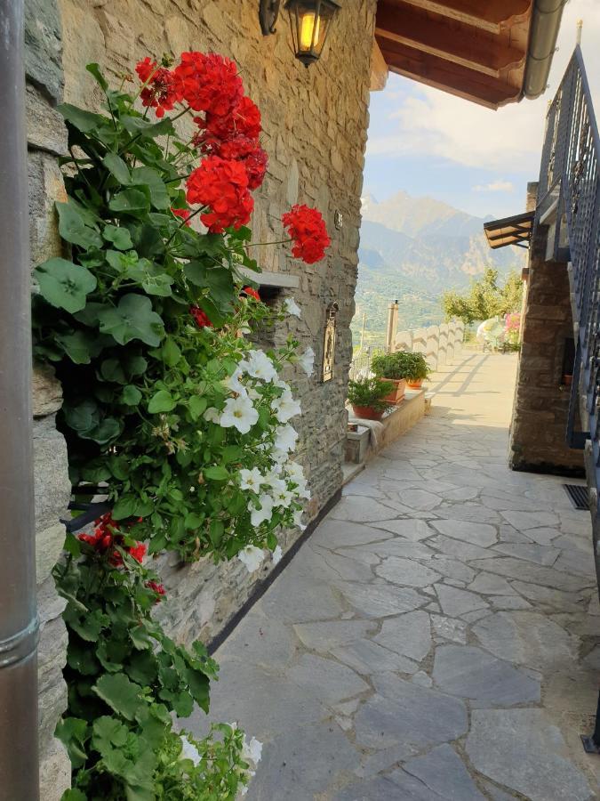 Suite Del Villaggio Sarre Extérieur photo
