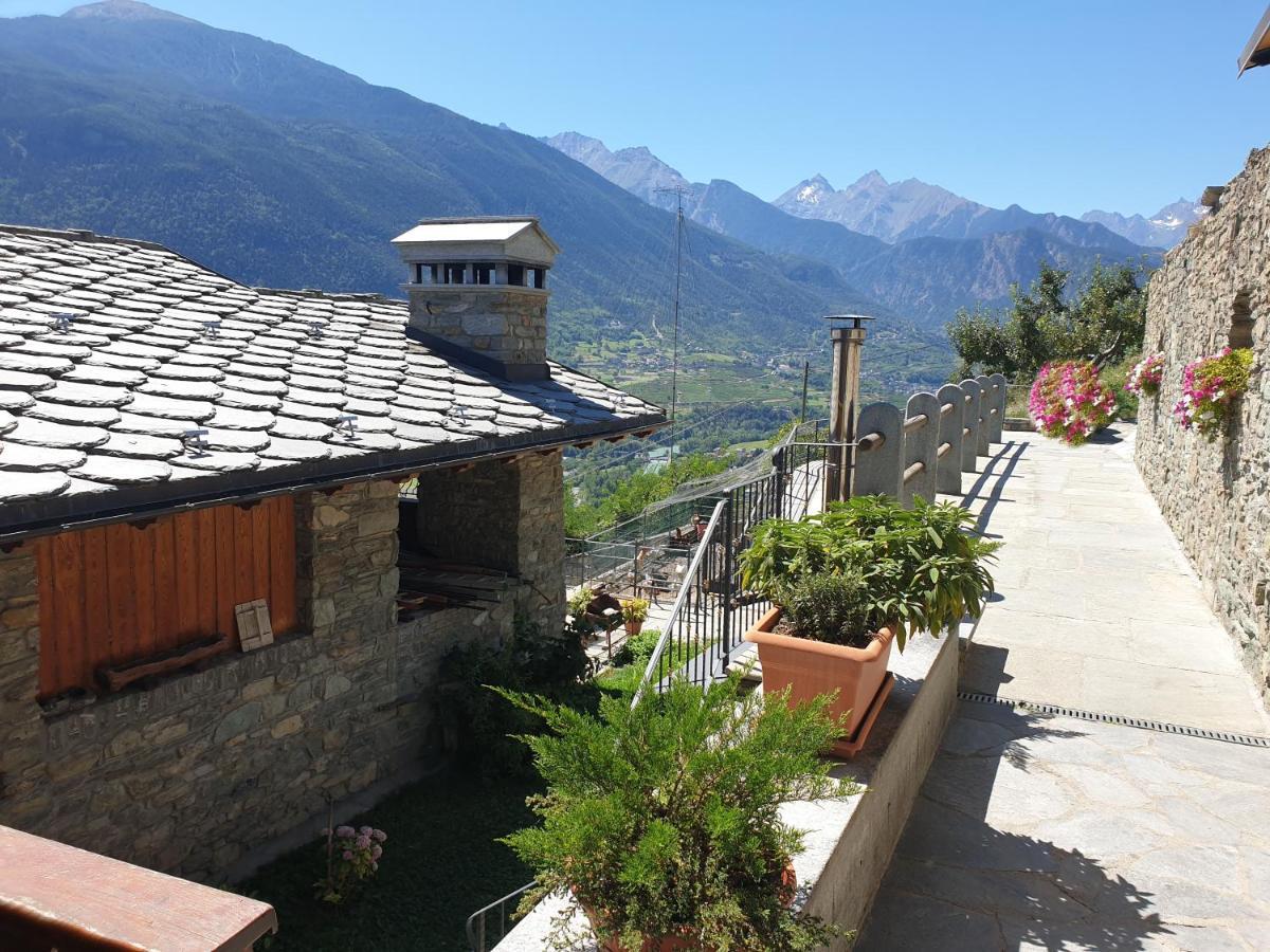 Suite Del Villaggio Sarre Extérieur photo